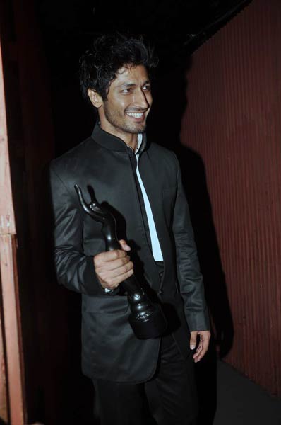 'अग्निपथ' की सक्सेस पार्टी में सितारे | शाहरुख की बदमाशियां