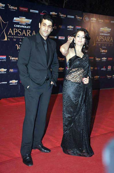 सितारों से सजा अप्सरा अवार्ड समारोह | जिस्‍म दिखाने की होड