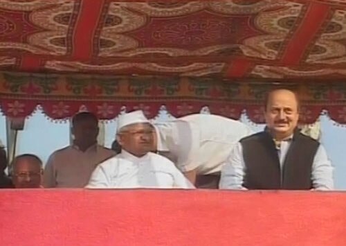 26 जनवरी 2012: तस्‍वीरों में देखें दिनभर की बड़ी खबरें | पढ़ें