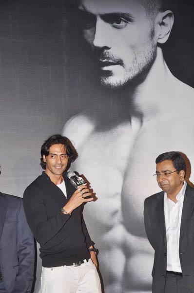 अर्जुन रामपाल के परफ्यूम लॉन्‍च पर सितारे | बोल्‍ड होती बालाएं