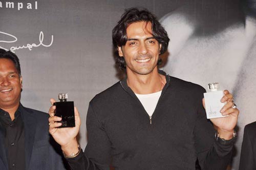 अर्जुन रामपाल के परफ्यूम लॉन्‍च पर सितारे | बोल्‍ड होती बालाएं