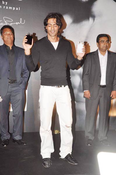 अर्जुन रामपाल के परफ्यूम लॉन्‍च पर सितारे | बोल्‍ड होती बालाएं