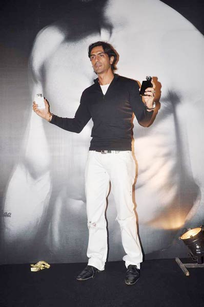 अर्जुन रामपाल के परफ्यूम लॉन्‍च पर सितारे | बोल्‍ड होती बालाएं