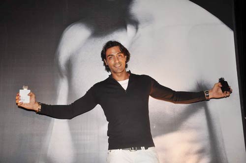 अर्जुन रामपाल के परफ्यूम लॉन्‍च पर सितारे | बोल्‍ड होती बालाएं