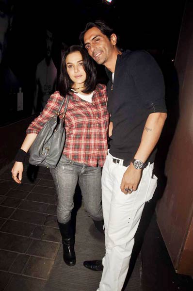 अर्जुन रामपाल के परफ्यूम लॉन्‍च पर सितारे | बोल्‍ड होती बालाएं