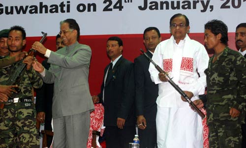 पूर्वोत्तर में 1855 उग्रवादियों का आत्‍मसमर्पण