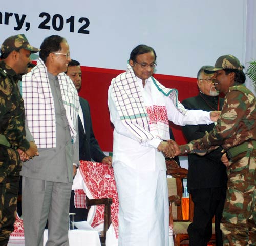 पूर्वोत्तर में 1855 उग्रवादियों का आत्‍मसमर्पण