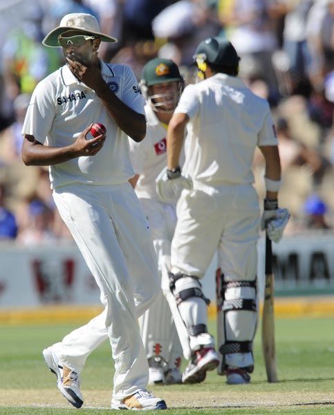 कोहली की शतकीय पारी, मजबूत स्थिति में ऑस्ट्रेलिया