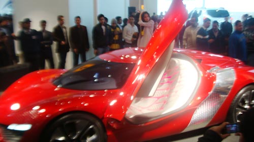 'ऑटो एक्‍सपो' में दिखा पावरफुल गाड़ि‍यों का दम