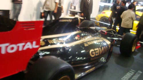 'ऑटो एक्‍सपो' में दिखा पावरफुल गाड़ि‍यों का दम