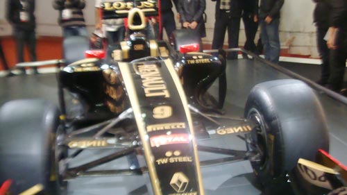 'ऑटो एक्‍सपो' में दिखा पावरफुल गाड़ि‍यों का दम