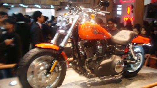 'ऑटो एक्‍सपो' में दिखा पावरफुल गाड़ि‍यों का दम