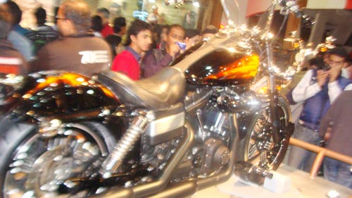 'ऑटो एक्‍सपो' में दिखा पावरफुल गाड़ि‍यों का दम