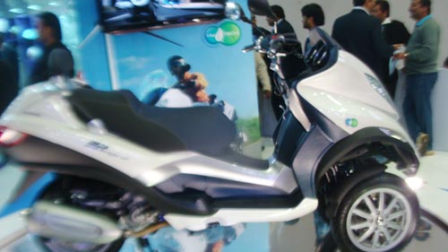 'ऑटो एक्‍सपो' में दिखा पावरफुल गाड़ि‍यों का दम