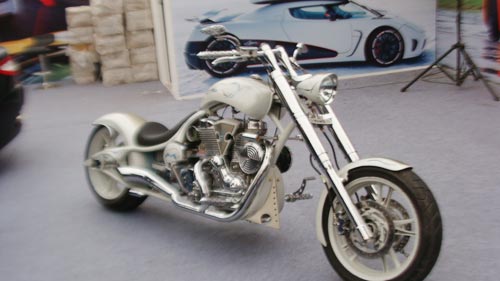 'ऑटो एक्‍सपो' में दिखा पावरफुल गाड़ि‍यों का दम