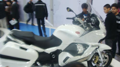 'ऑटो एक्‍सपो' में दिखा पावरफुल गाड़ि‍यों का दम