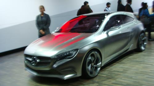 'ऑटो एक्‍सपो' में दिखा पावरफुल गाड़ि‍यों का दम