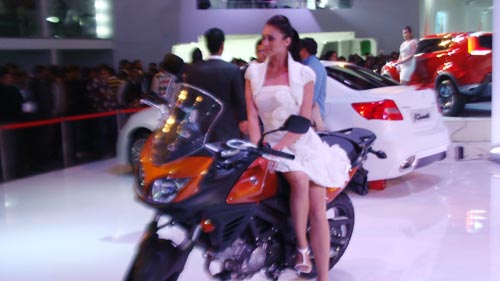 'ऑटो एक्‍सपो' में दिखा पावरफुल गाड़ि‍यों का दम