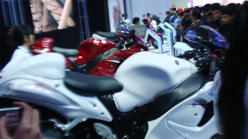 'ऑटो एक्‍सपो' में दिखा पावरफुल गाड़ि‍यों का दम