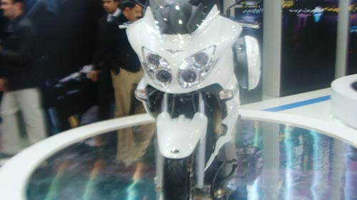 'ऑटो एक्‍सपो' में दिखा पावरफुल गाड़ि‍यों का दम