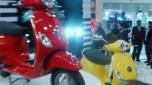 'ऑटो एक्‍सपो' में दिखा पावरफुल गाड़ि‍यों का दम