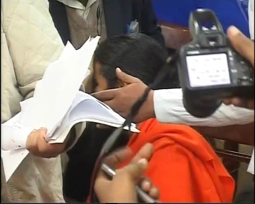 देखिए बाबा के चेहरे पर कालिख कैसे फेंकी | बाबा की जिंदगी