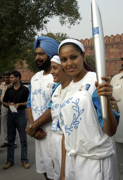 बिंदास बिपाशा बसु की शोख अदाए...। बिपाशा की हॉट तस्‍वीरें