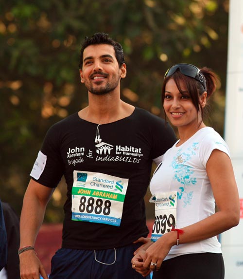 बिंदास बिपाशा बसु की शोख अदाए...। बिपाशा की हॉट तस्‍वीरें