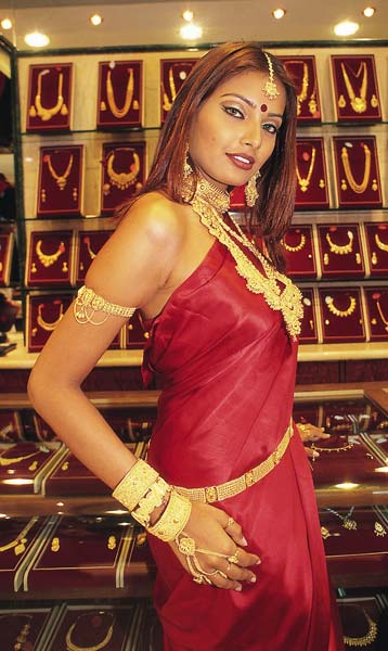 बिंदास बिपाशा बसु की शोख अदाए...। बिपाशा की हॉट तस्‍वीरें