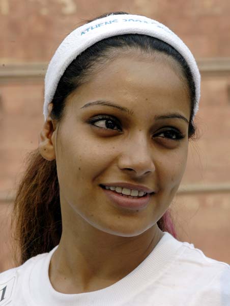 बिंदास बिपाशा बसु की शोख अदाए...। बिपाशा की हॉट तस्‍वीरें