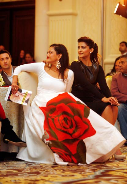 कली पुरी की किताब 'कन्फेशंस...' दिल्‍ली में लॉन्‍च । मुंबई में समारोह