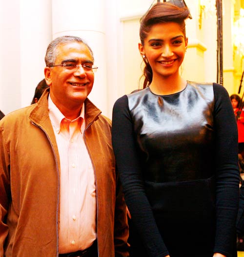 कली पुरी की किताब 'कन्फेशंस...' दिल्‍ली में लॉन्‍च । मुंबई में समारोह