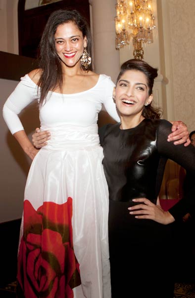 कली पुरी की किताब 'कन्फेशंस...' दिल्‍ली में लॉन्‍च । मुंबई में समारोह