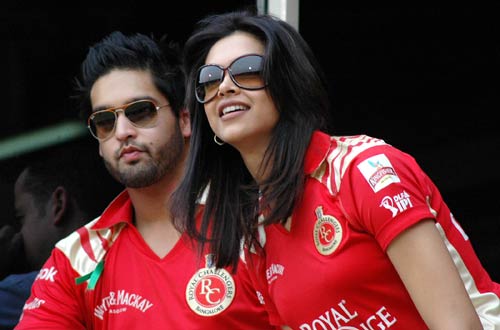 दीपिका की अनदेखी तस्वीरें... | अभिनेत्रियां 'Without Makeup'