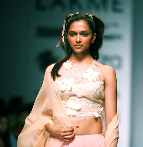 दीपिका की अनदेखी तस्वीरें... | अभिनेत्रियां 'Without Makeup'