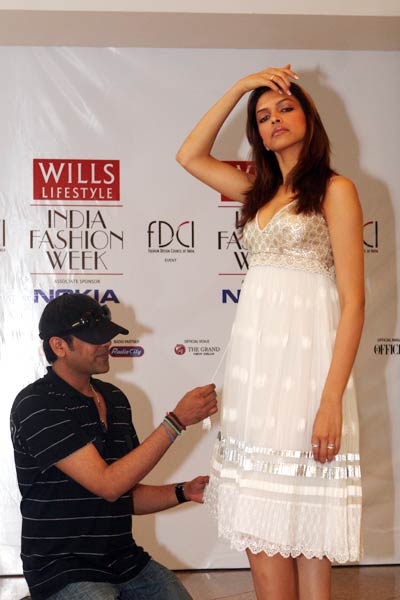 दीपिका की अनदेखी तस्वीरें... | अभिनेत्रियां 'Without Makeup'