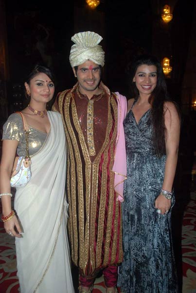 दीपशिखा-केशव की शादी में पहुंचे सितारे... | हिट जोड़ी