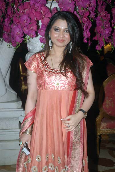 दीपशिखा-केशव की शादी में पहुंचे सितारे... | हिट जोड़ी