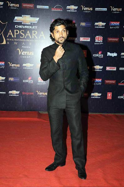 सितारों से सजा अप्सरा अवार्ड समारोह | जिस्‍म दिखाने की होड