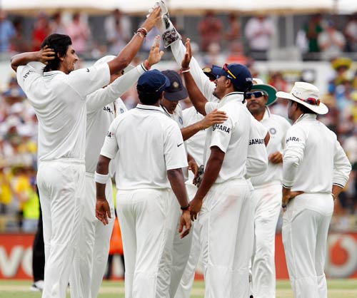 14 जनवरी 2012: तस्‍वीरों में देखें दिनभर की बड़ी खबरें | पढ़ें