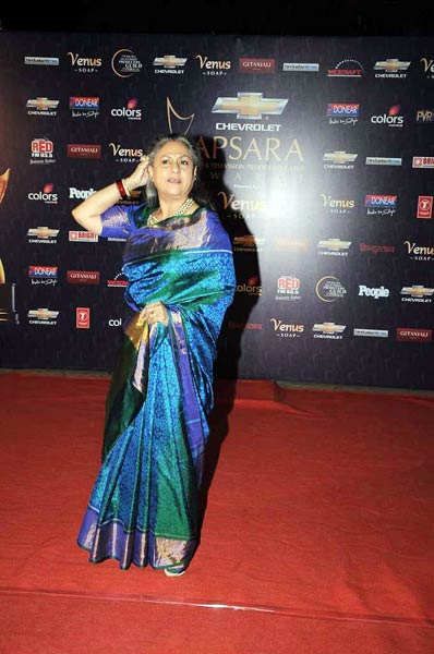 सितारों से सजा अप्सरा अवार्ड समारोह | जिस्‍म दिखाने की होड