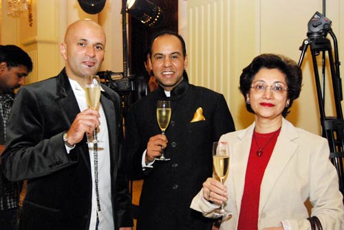 कली पुरी की किताब 'कन्फेशंस...' दिल्‍ली में लॉन्‍च । मुंबई में समारोह