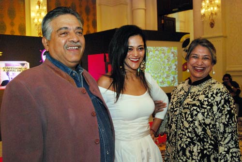 कली पुरी की किताब 'कन्फेशंस...' दिल्‍ली में लॉन्‍च । मुंबई में समारोह