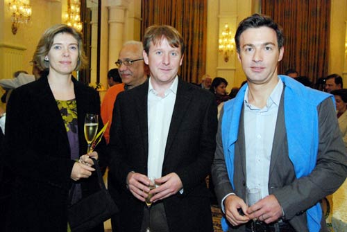 कली पुरी की किताब 'कन्फेशंस...' दिल्‍ली में लॉन्‍च । मुंबई में समारोह