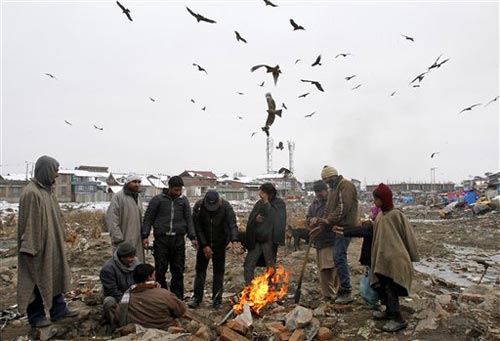 जन्‍नत-ए-कश्‍मीर में बर्फबारी के सुंदर नजारे