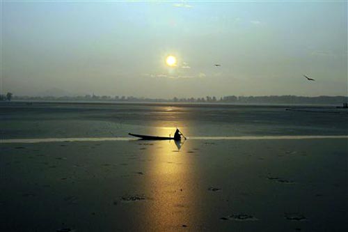 जन्‍नत-ए-कश्‍मीर में बर्फबारी के सुंदर नजारे