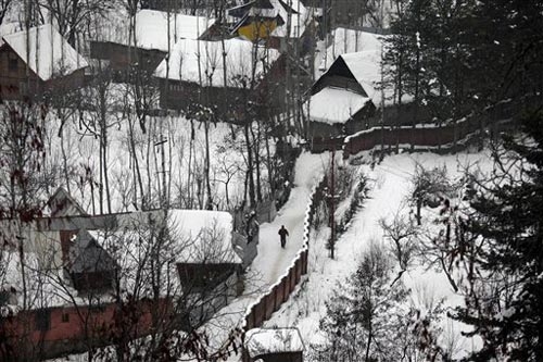 जन्‍नत-ए-कश्‍मीर में बर्फबारी के सुंदर नजारे