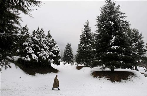 जन्‍नत-ए-कश्‍मीर में बर्फबारी के सुंदर नजारे