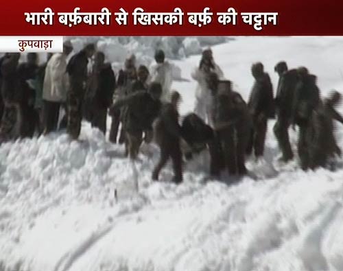 जानलेवा बनी बर्फबारी | बर्फबारी के बीच 'जय माता दी'