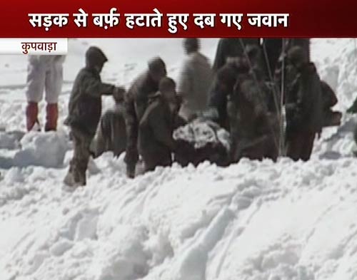 जानलेवा बनी बर्फबारी | बर्फबारी के बीच 'जय माता दी'